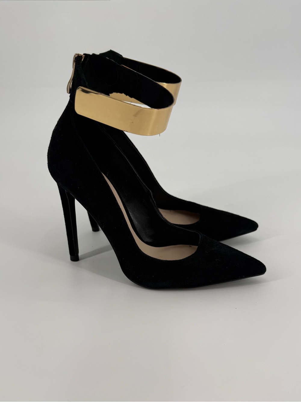 Zara Ankle Cuff Pointed Toe Pump | Black / Gold  | 6